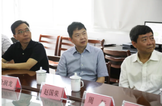 6月4日，省市场监管局党委委员、副局长，省药品监管局党组书记、局长徐润龙带队来公司开展“三服务”活动
